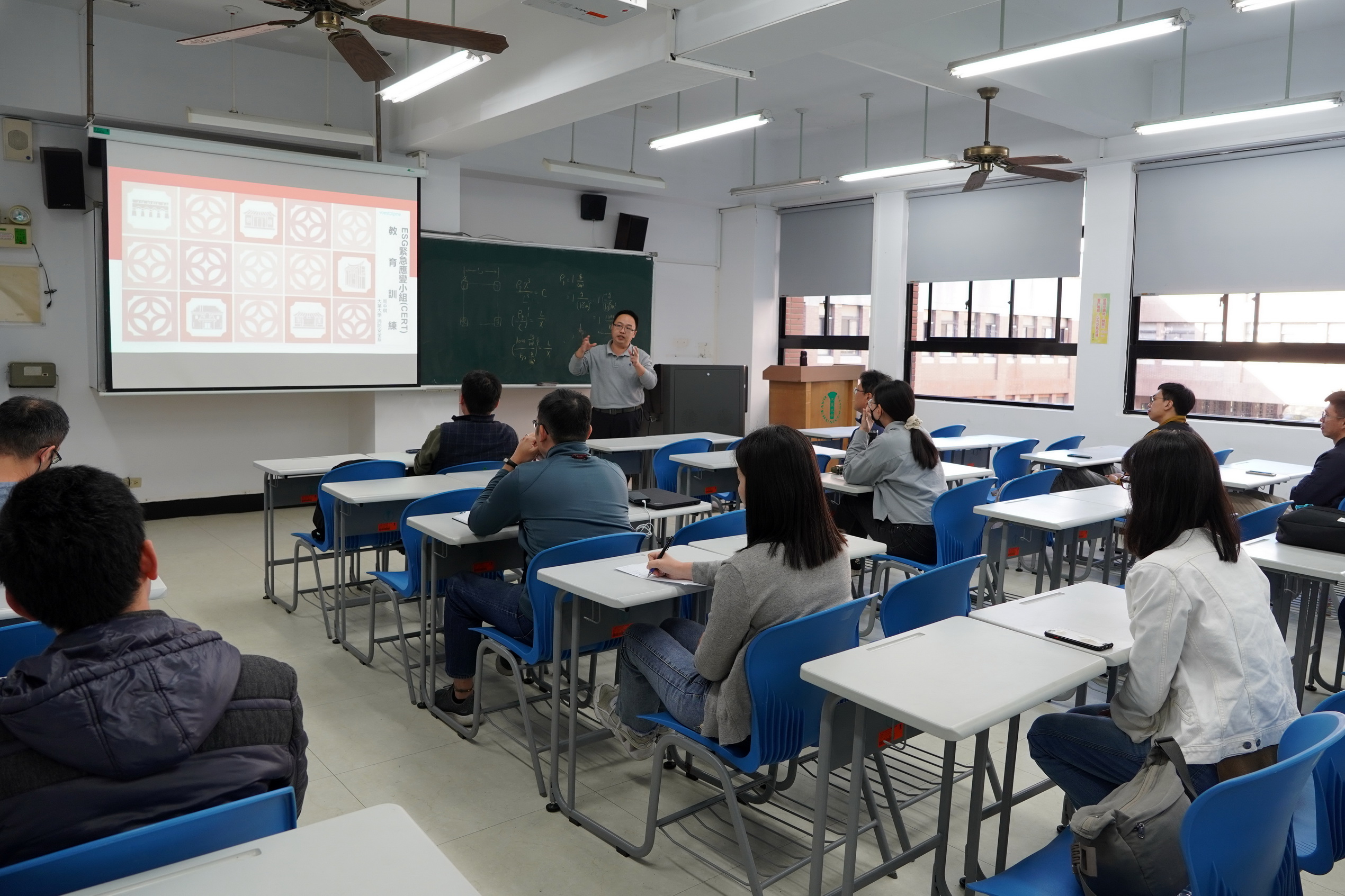 職業安全、消防水帶、滅火器、微細粉末、災害風險
