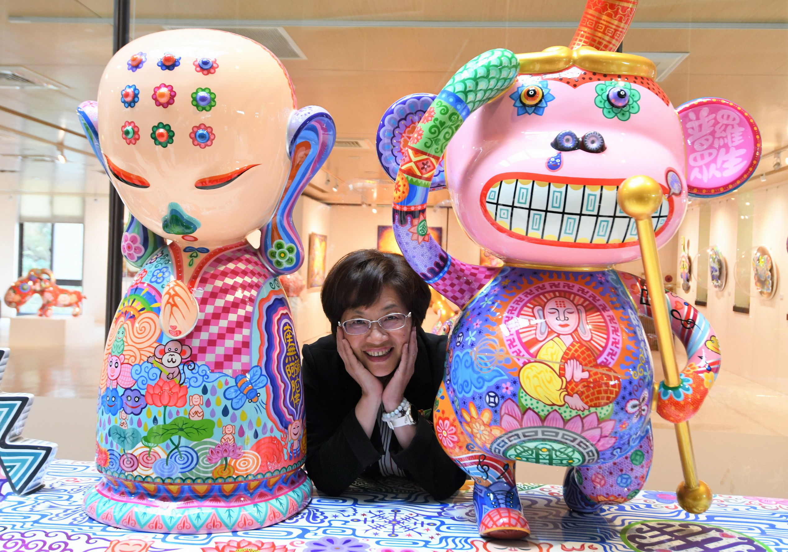 ▲佛光山福山寺緣美術館彰化館舉辦迎春納福聯展，邀請洪易、張立曄、黃柏維三位藝術家聯展，作品從色彩到祝福的寓意都充滿了歡喜。（記者張溎壕攝）