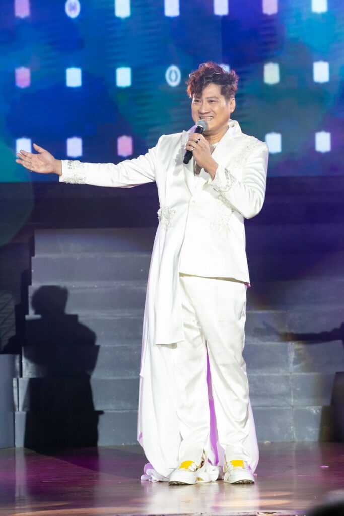 楊哲舉行首時也運也命也公益演唱會