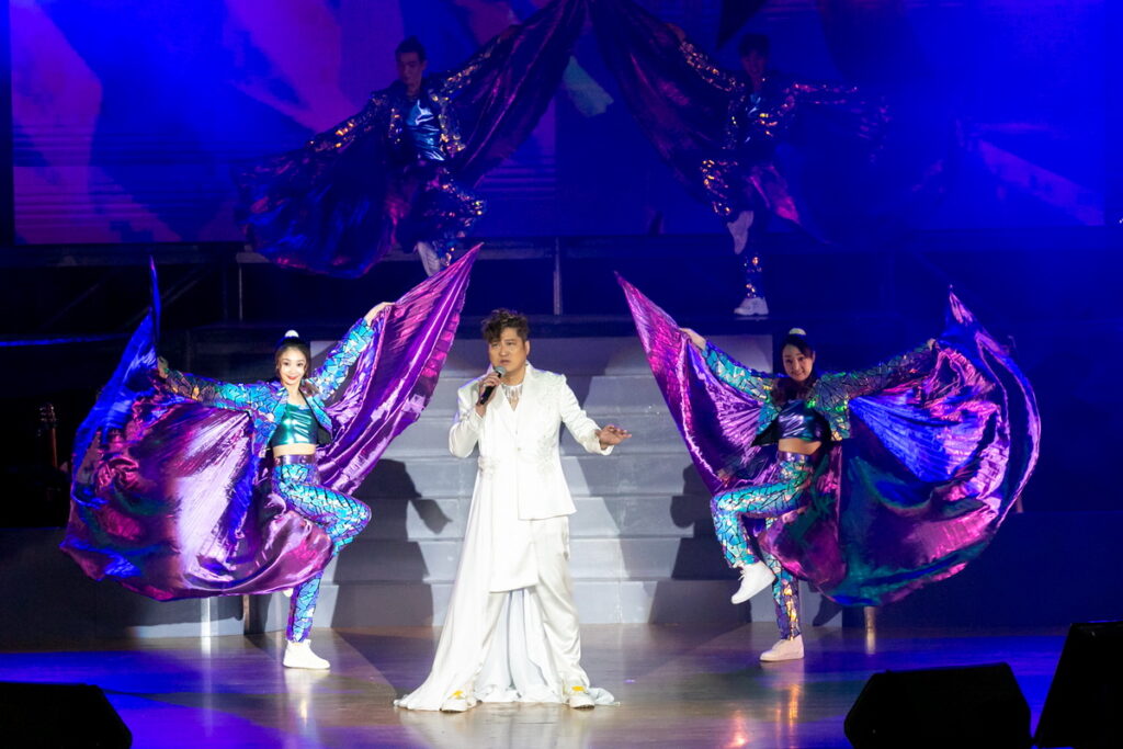 楊哲舉行首時也運也命也公益演唱會