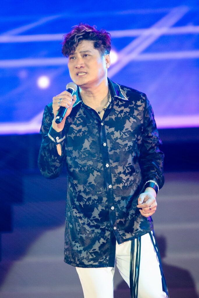 楊哲舉行時也運也命也公益演唱會