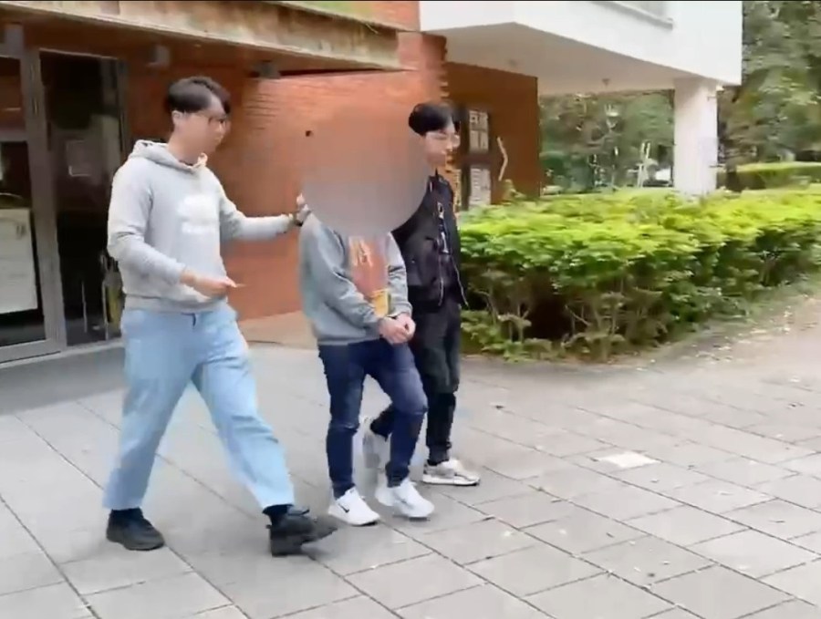 警專實習生初體驗 大外割撂倒逮21歲詐欺車手 208 cnews204240121a02