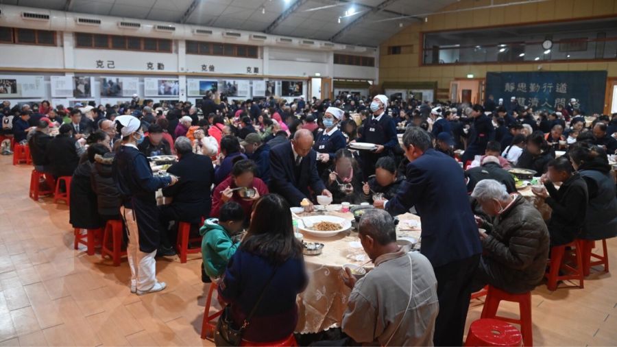 宜蘭慈濟冬令發放1427戶 歲末圍爐暖胃暖心 210 宜蘭慈濟冬令發放1427戶 歲末圍爐暖胃暖心 209