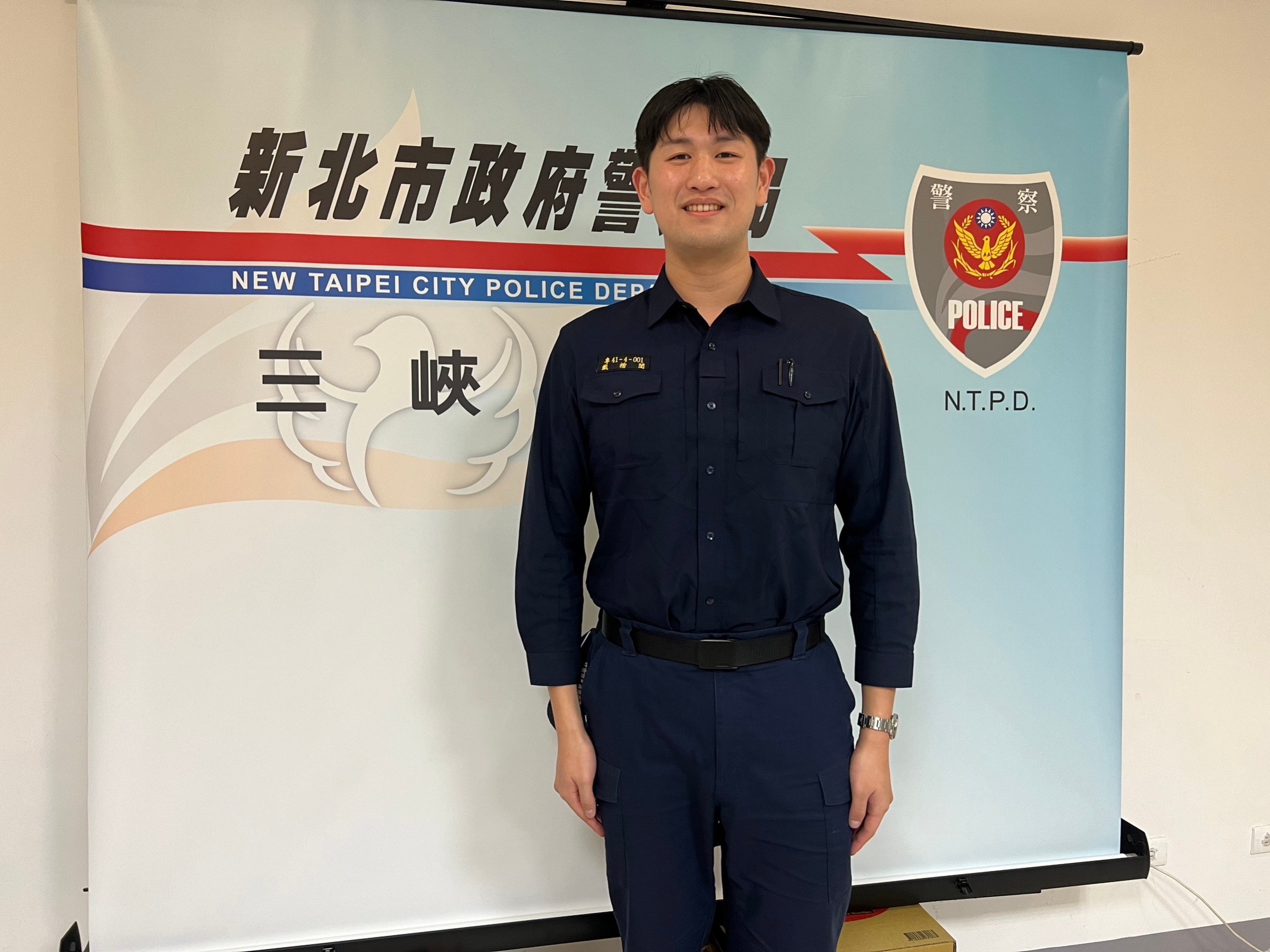 警專實習生戴楷閎身高190，目前於三峽分局北大所實習，於此次行動中建功。（記者徐煜勝翻攝）
