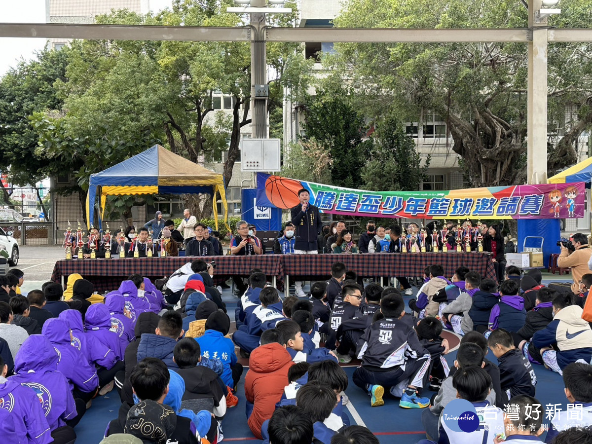 第四屆「騰達盃」少年籃球全國邀請賽開打，為期4天的賽事共有101隊、近千好手參賽。