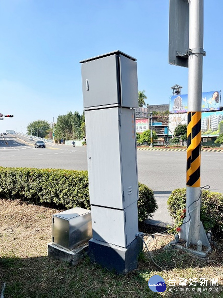 UPS系統箱體安裝在嘉義市16處號誌路口控制箱上/嘉義市府提供