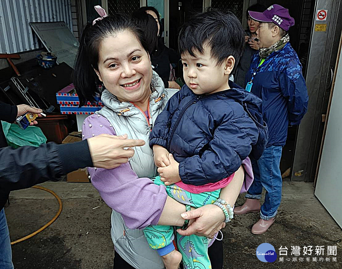 阮氏秋霞關懷越南同鄉致贈年節食品 探視滯留在台同胞