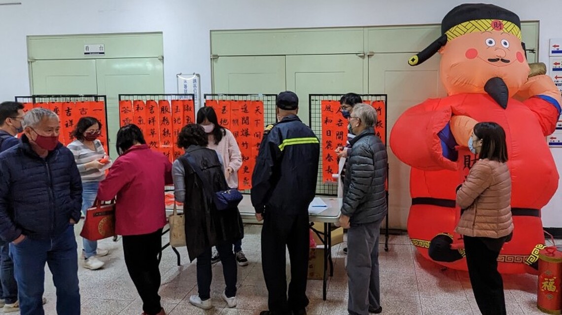 新春揮毫迎新年 園管局免費贈送春聯