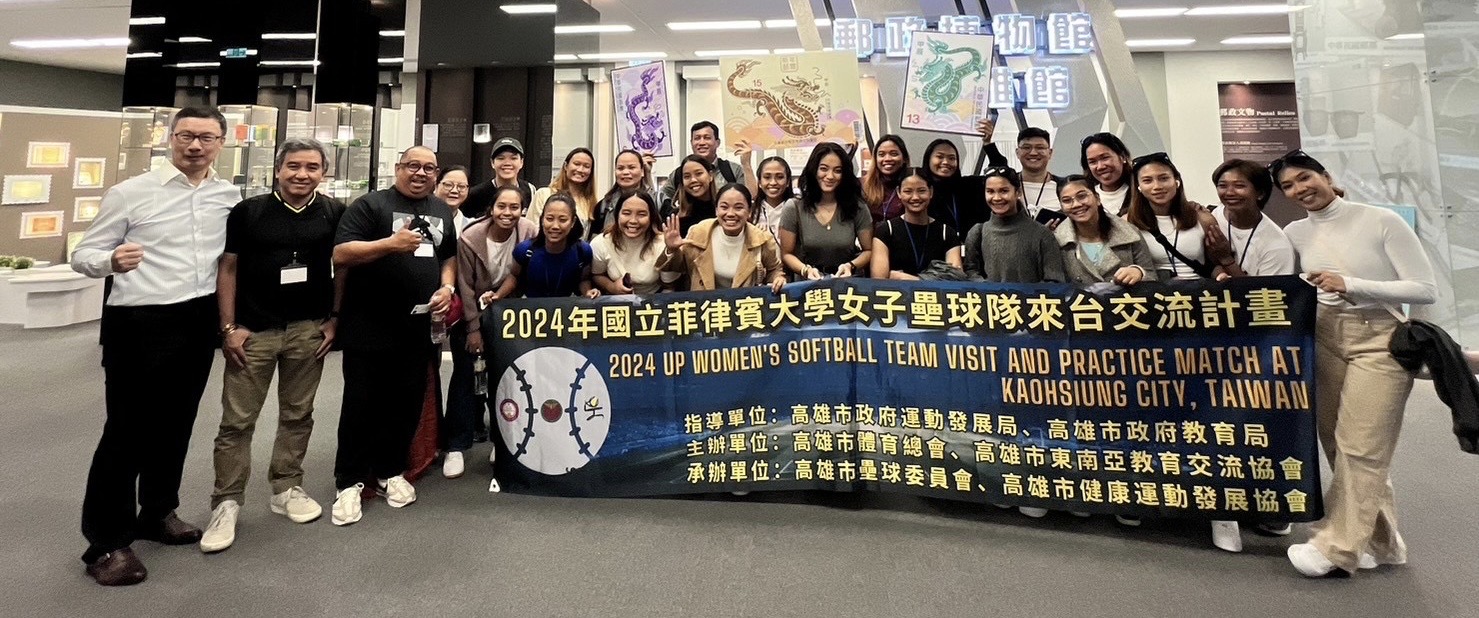 ▲菲律賓大學女子壘球隊參訪郵政博物高雄館。（圖/郵政博物館提供）