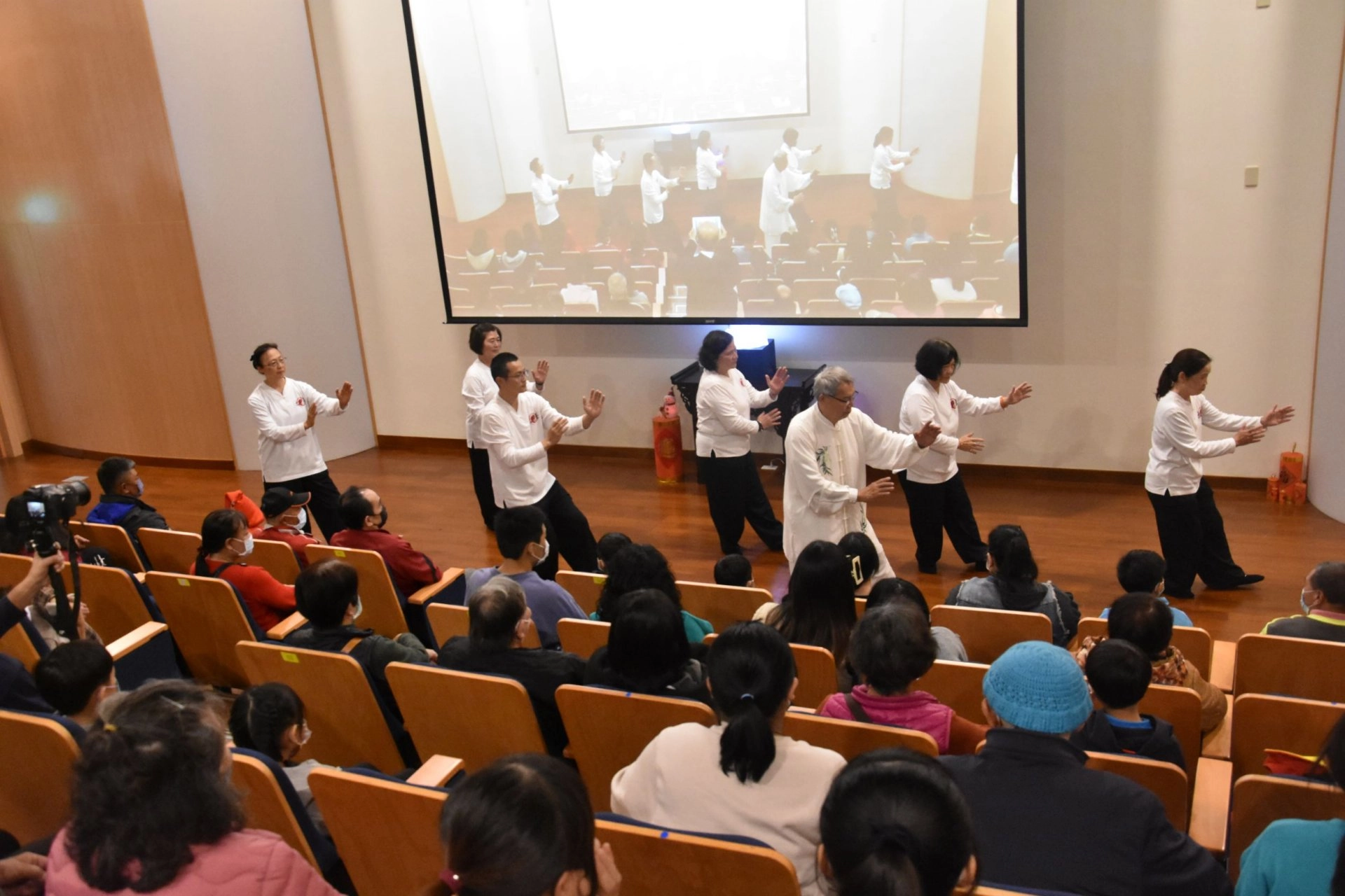 慈濟大甲聯絡處1月20日舉辦冬令發放活動,志工安排許多節目。