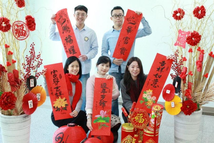 龍瑞盈門迎新年! 竹市稅務局邀名師揮毫贈春聯捐發票再送好禮