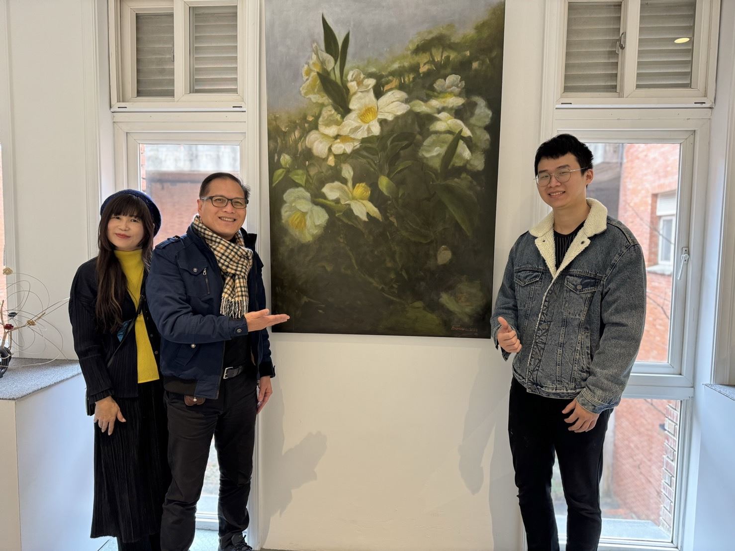 2024新竹縣茶花季-茶花藝術特展訂1/23(週二)至1/28(週日) 假文化局美術館戶外庭園及室內走廊登場。(圖/農業處提供)