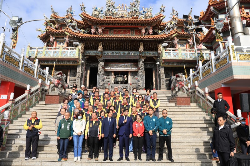 陪同賴清德副總統至元帝廟參香祈福 陳其邁祈求風調雨順、國泰民安