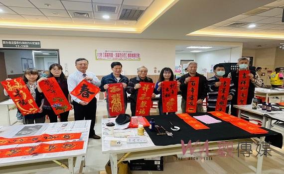 雲基邀名書法家現場揮毫  春聯義賣一起做愛心