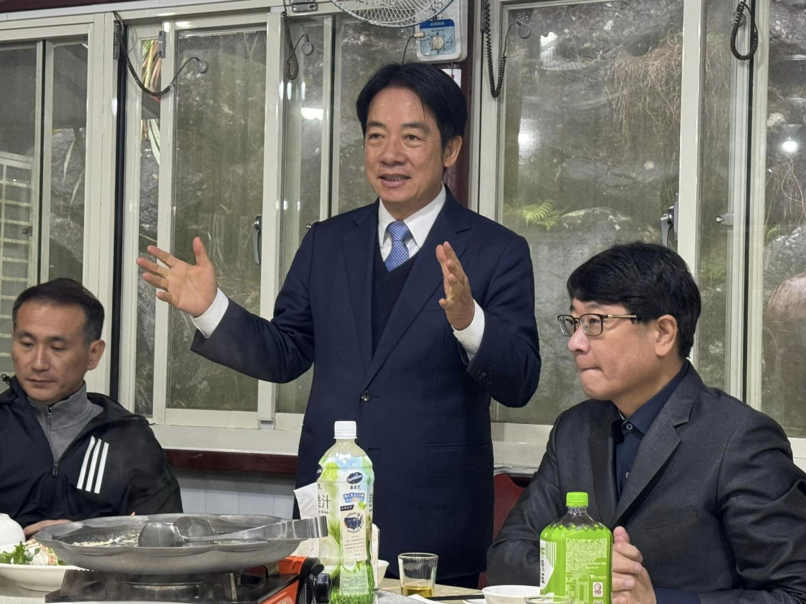 賴清德中午在萬里老家附近的餐廳宴請2024立委落選者。翻攝莊競程Threads