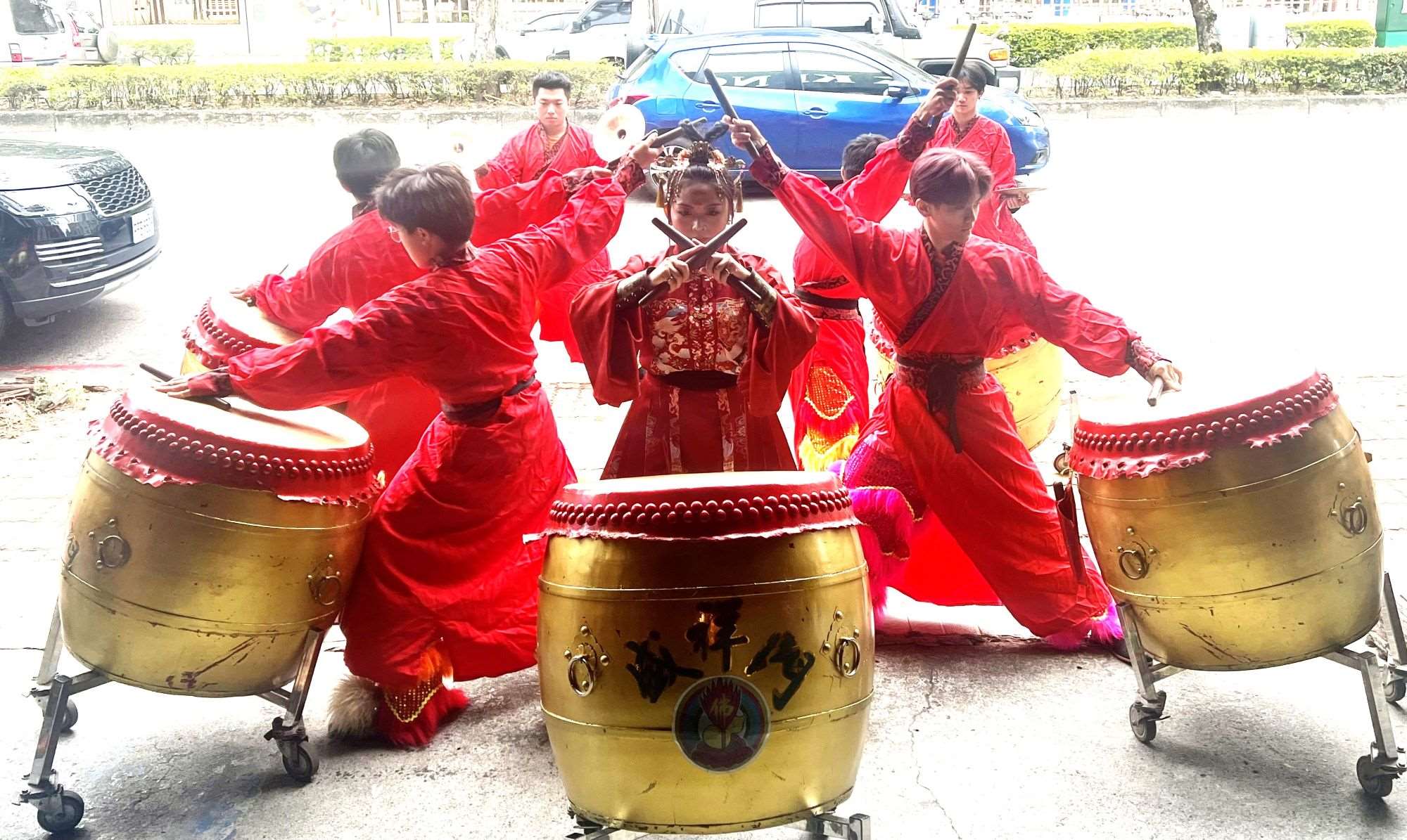 ▲「盛祥門龍獅戰鼓團」戰鼓表演。（記者程啟峰攝）