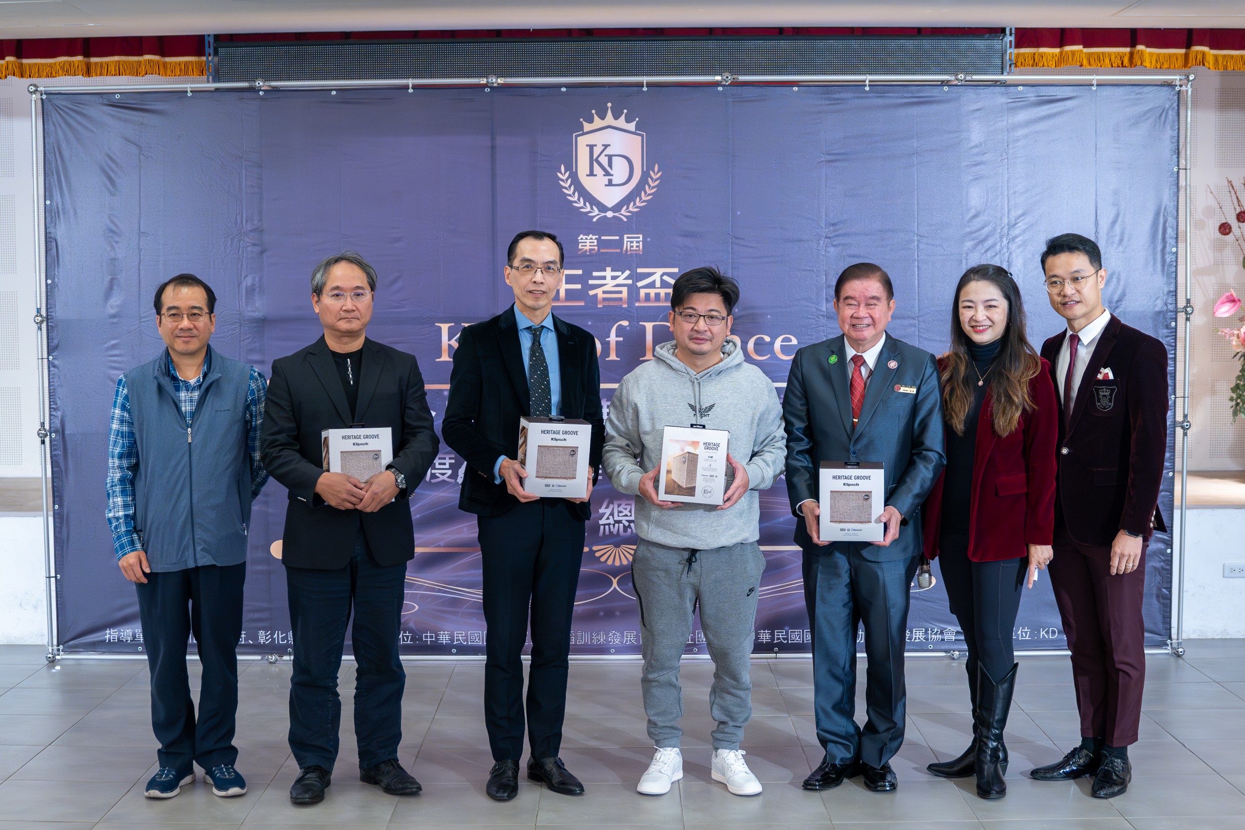 ▲中華民國國際運動舞蹈訓練發展協會在彰化縣議會新會館舉行「王者盃」全國運動舞蹈公開賽暨台灣AL國標舞國手選拔巡迴積分賽年度總決賽賽前宣傳會。（記者張溎壕攝）