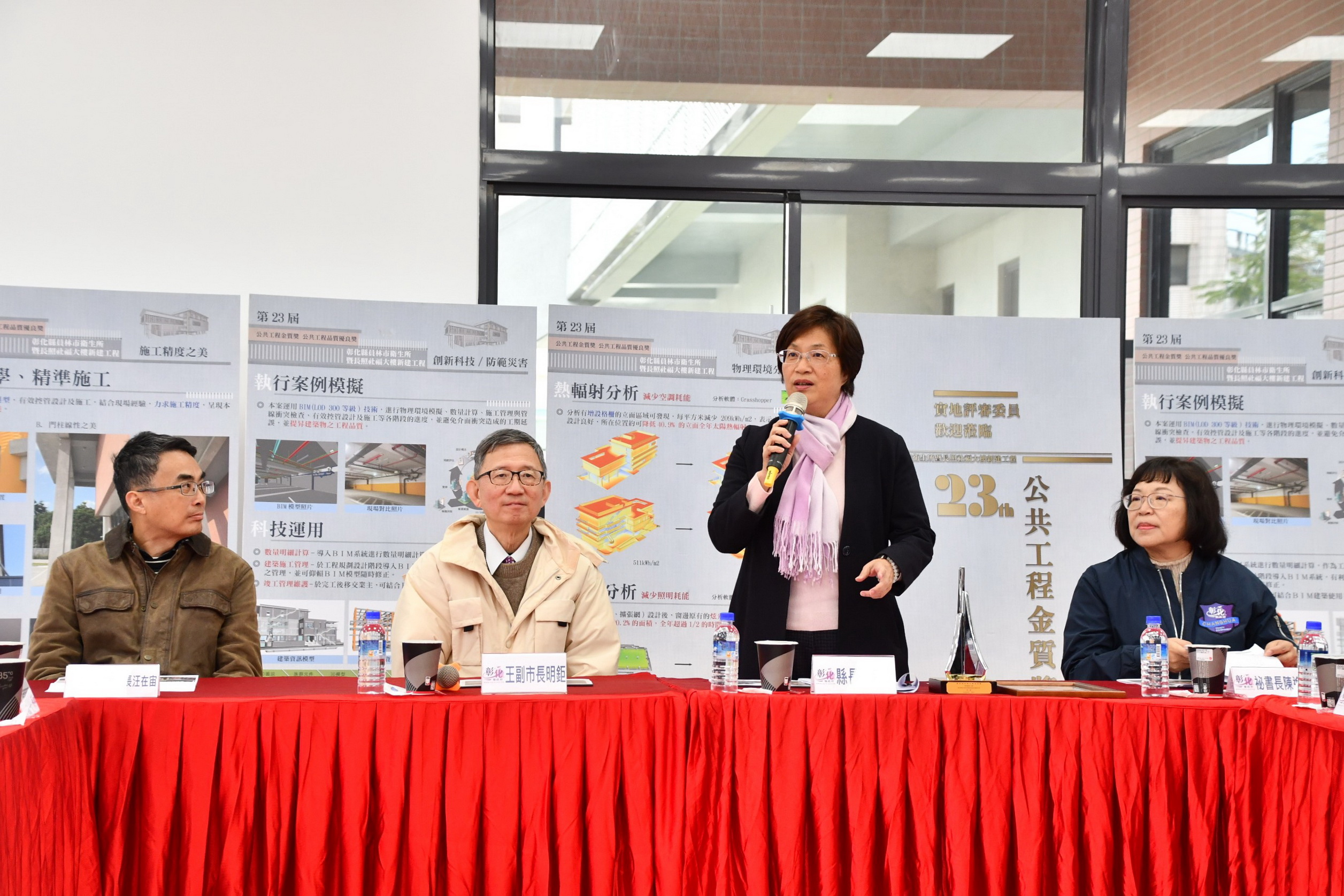 ▲桃園市政府代表團特地來到彰化，參訪位於員林市的長照社福大樓，對於推動高品質、高效率的優質公共工程作經驗交流。（記者張溎壕攝）