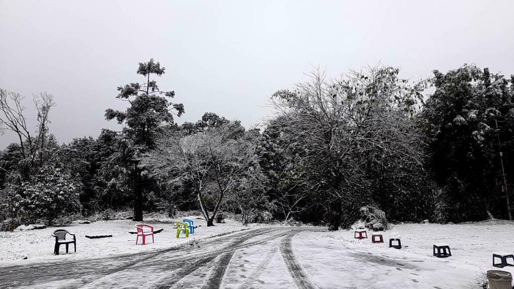 新北烏來降雪　侯友宜指學校、區公所已啟動避寒機制