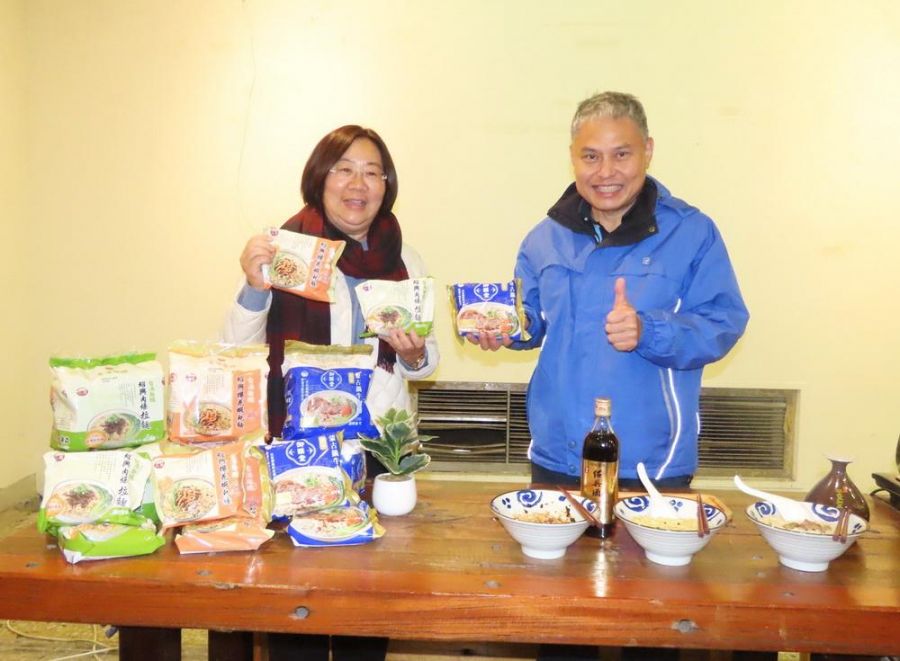 民雄鄉長林于玲至嘉義酒廠 推廣最受歡迎在地特色速食麵