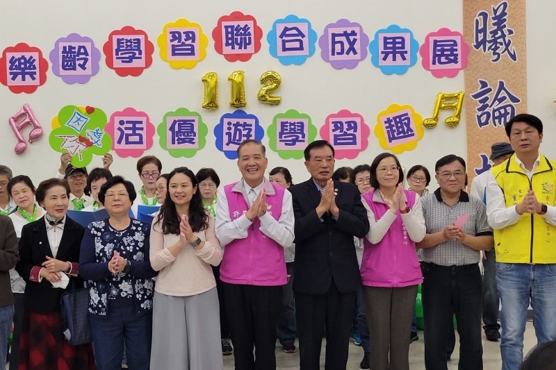 市府致力於推動高齡者「快樂學習、忘記年齡」與「在地老化、成功老化、活躍老化」理念。(圖/記者林照東翻攝)