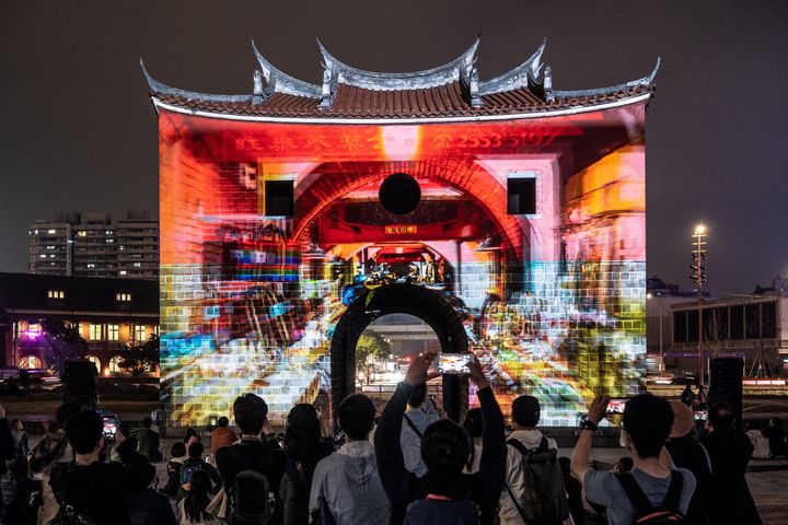 2024台北燈節將再度展演北門光雕，閃耀西區夜晚。（圖為2020台北燈節）。　圖：臺北市政府觀光傳播局／提供