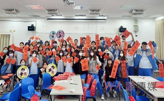 雲警少年隊校園宣導 結合藝術揮毫「反毒、反詐」