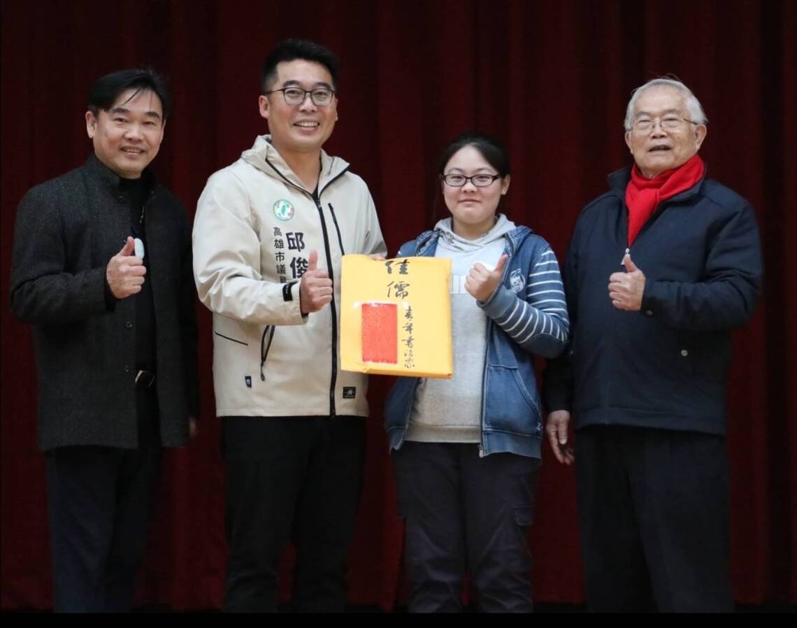 漾新聞|市府邀台灣書法名家揮毫送春聯 「龍邁點金」成佳話