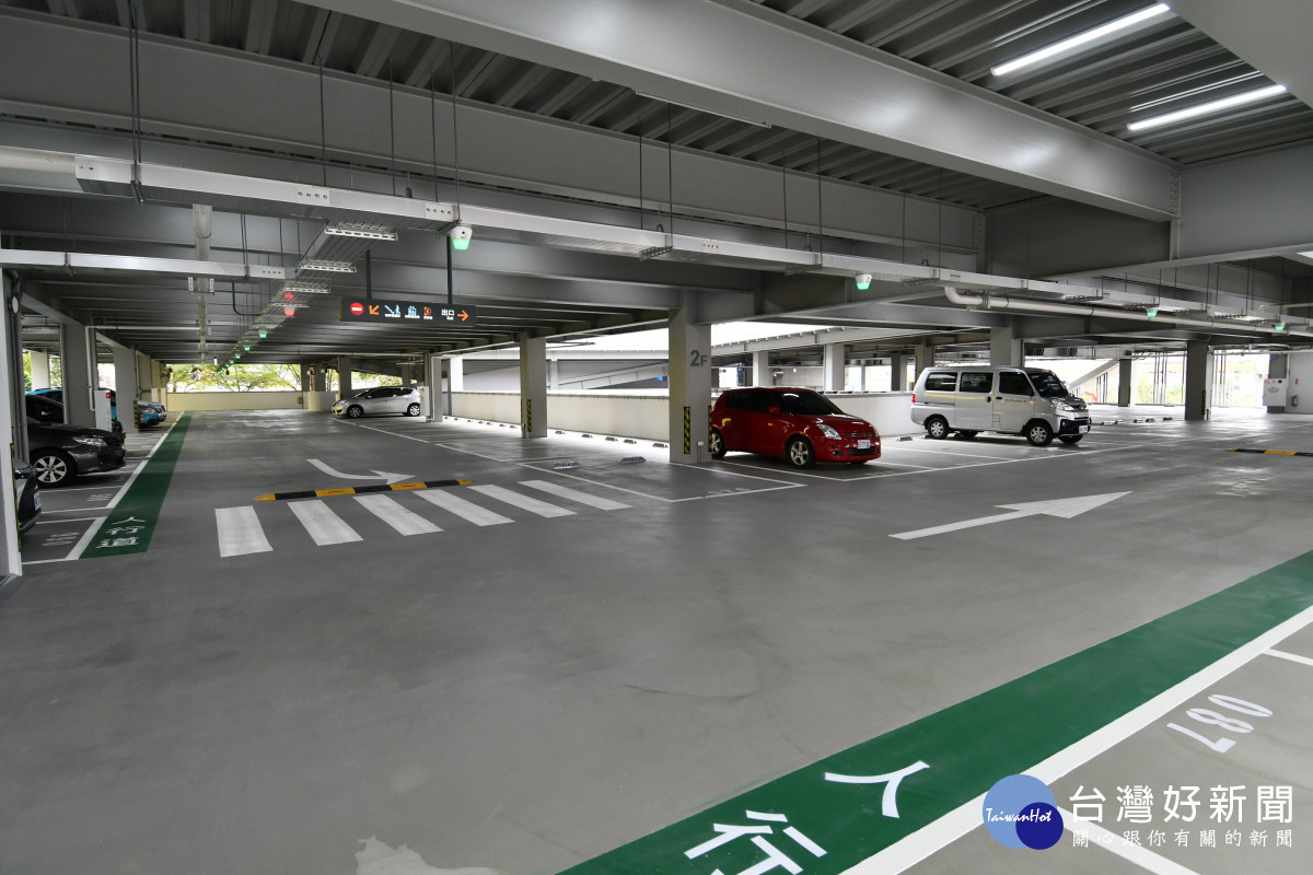 新建扇形車庫停車場內部。圖/記者鄧富珍翻攝