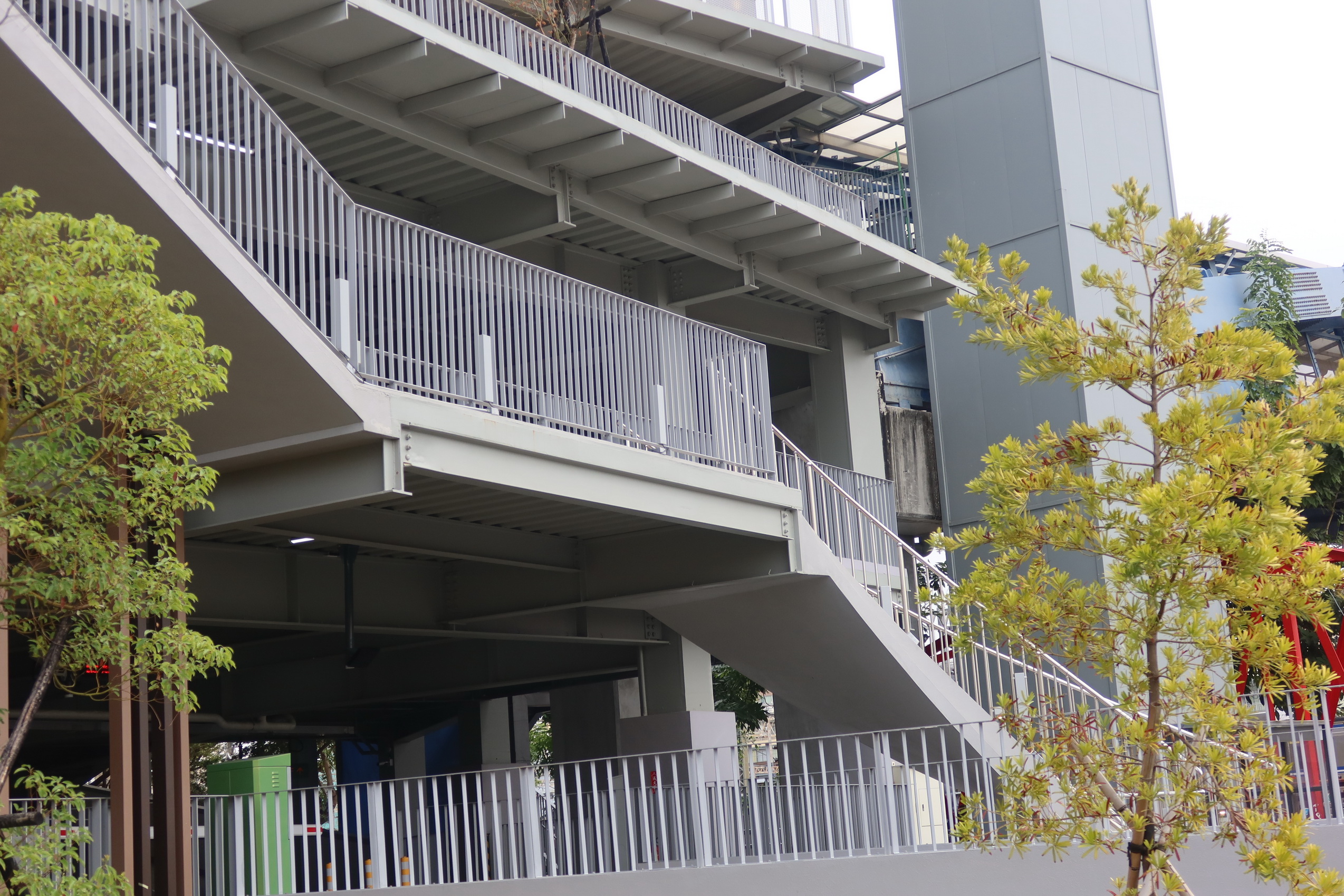 ▲彰化市扇形車庫停車場舉辦啟用典禮，彰化縣長王惠美、彰化市長林世賢等人，共同見證啟用彰化市扇形車庫停車場，讓來彰化旅遊的遊客停車更加便利。（記者張溎壕攝）