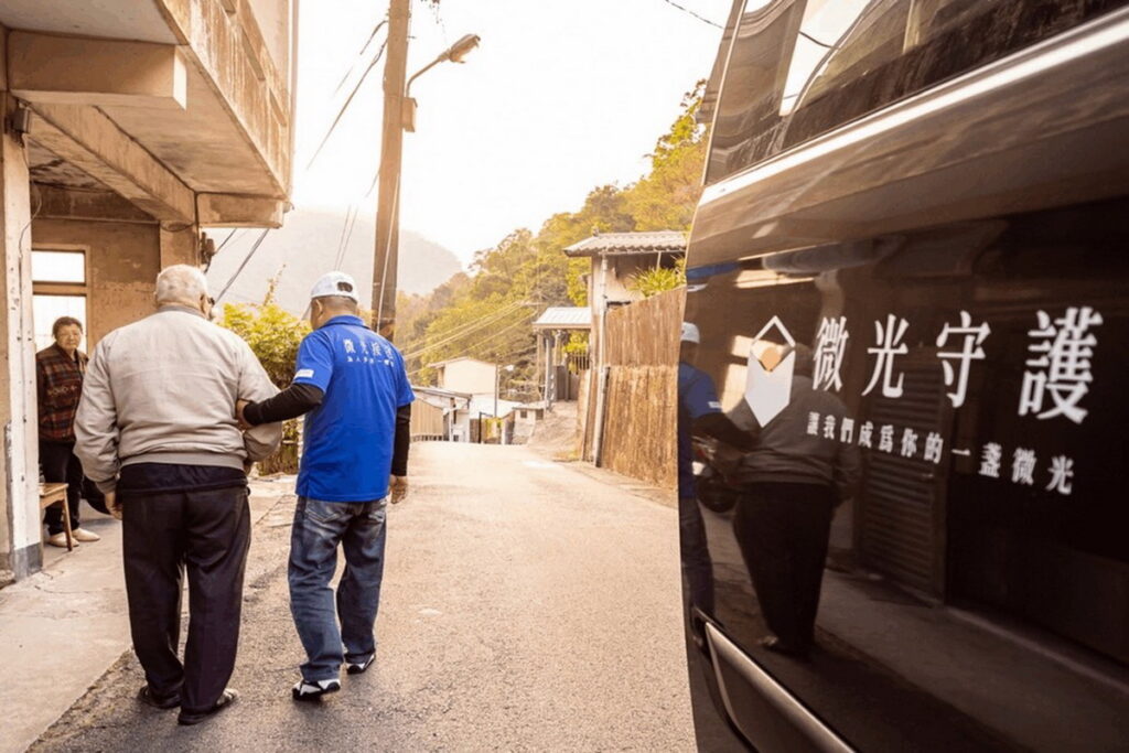 微光行動以移動力為核心，結合照顧服務陪伴司機，轉化產業、共善社會