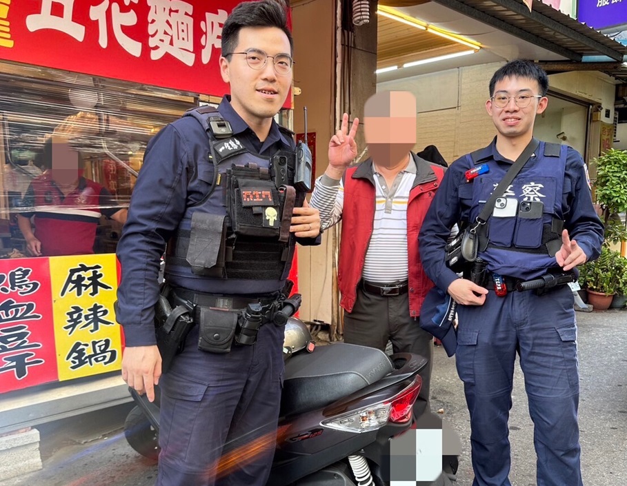 ▲圖說：員警憑藉不放棄的精神尋獲車輛後，與呂男合影留念 （圖／台中市政府提供）