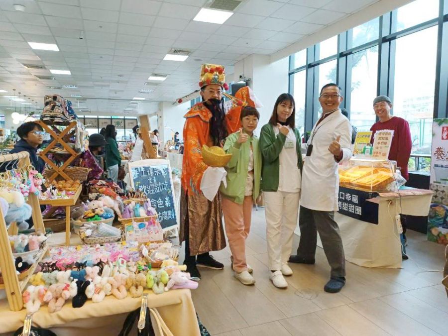 年貨大街進駐彰化秀傳 醫町目市集新春迎財神