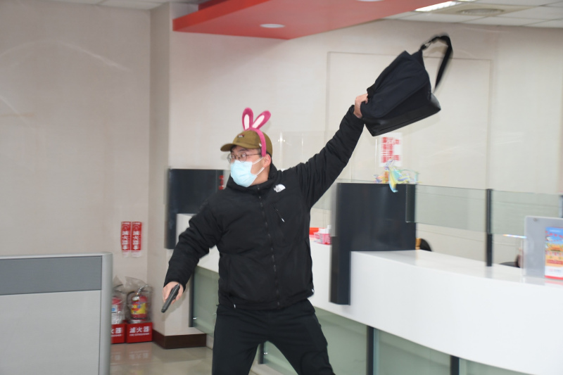 創意防搶演練!兔子搶銀行遭逮捕歸案