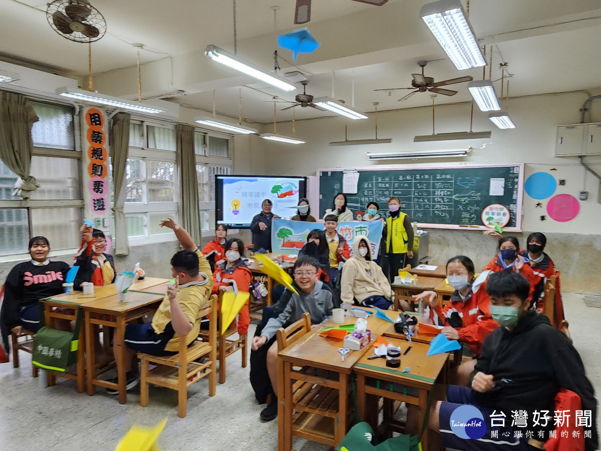 「御風而行寒令營隊」,提升手工藝與科學製作的能力。