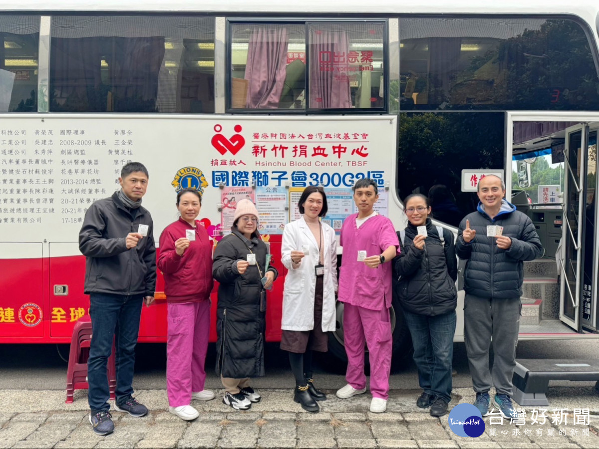 臺北榮民總醫院新竹分院同仁與民眾踴躍捐血。