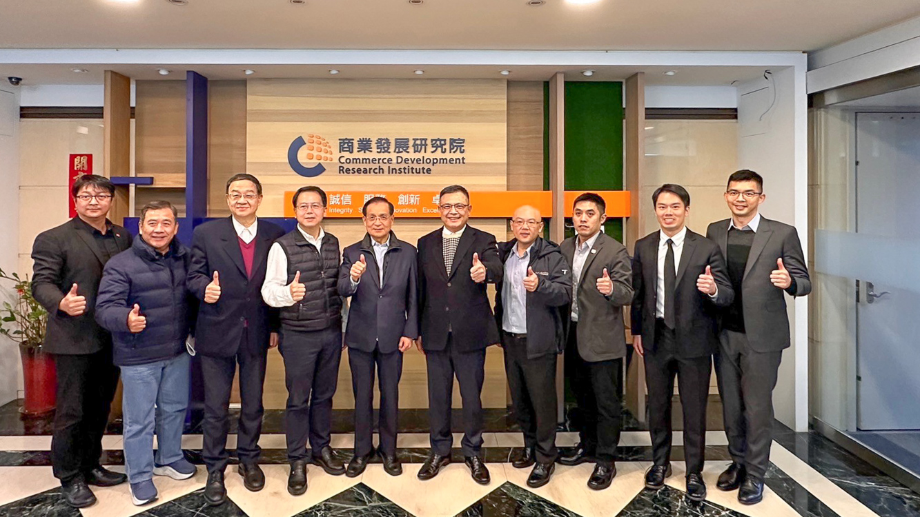 ▲台灣連鎖加盟促進協會拜會商業發展研究院，由產官學界共同推動台灣連鎖商業服務業與國際接軌。（圖/台灣連鎖加盟展提供）