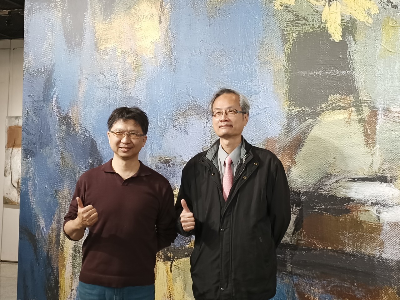 ▲國立彰化生活美學館舉辦「色彩-心情簡世哲創作展」，此次展覽匯聚簡世哲老師58件油畫創作，以色彩的表現為主軸，每一幅作品都是對生活的感悟與體悟的結晶。（記者張溎壕攝）