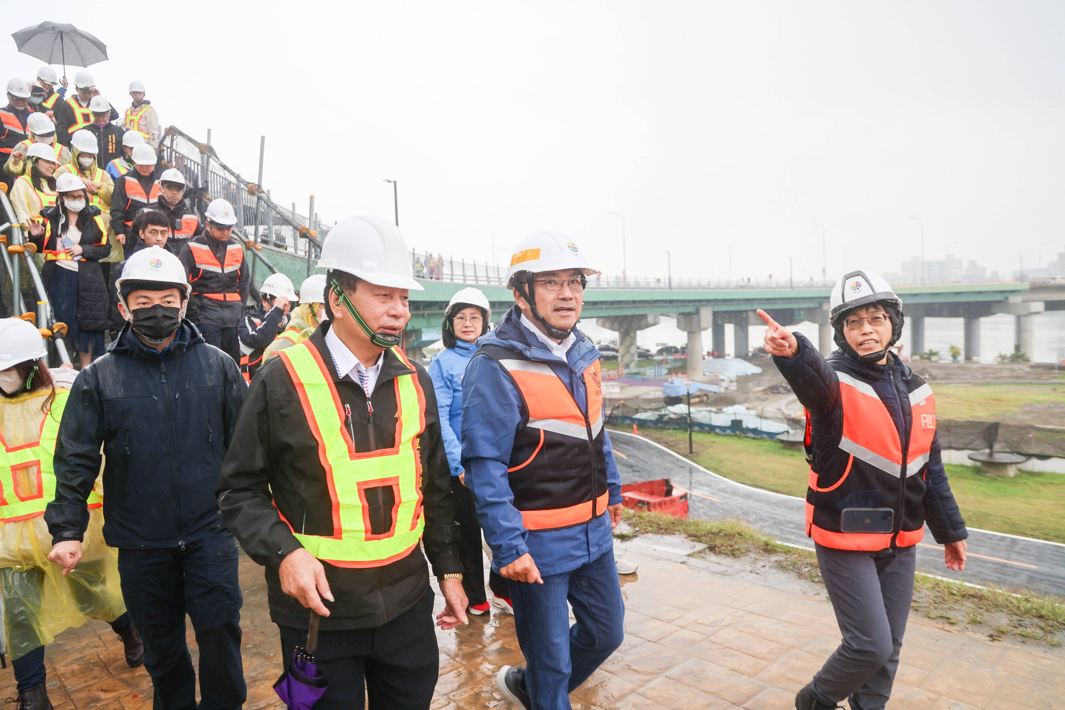 侯友宜視察重陽橋新設機車引道工程　期勉今年2月完工　提供三蘆居民順暢交通