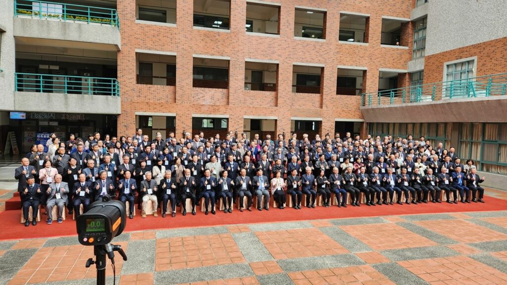 「113年全國大專校院校長會議」在朝陽科大舉行，會議前全體大合影。（圖/陳惠玲攝影）