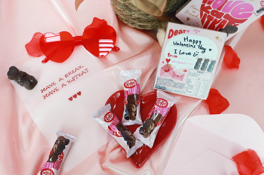 「KitKat LOVE 小熊威化」超萌小熊外型,搭配3款隱藏版訊息與留言板設計,幫你直球告白