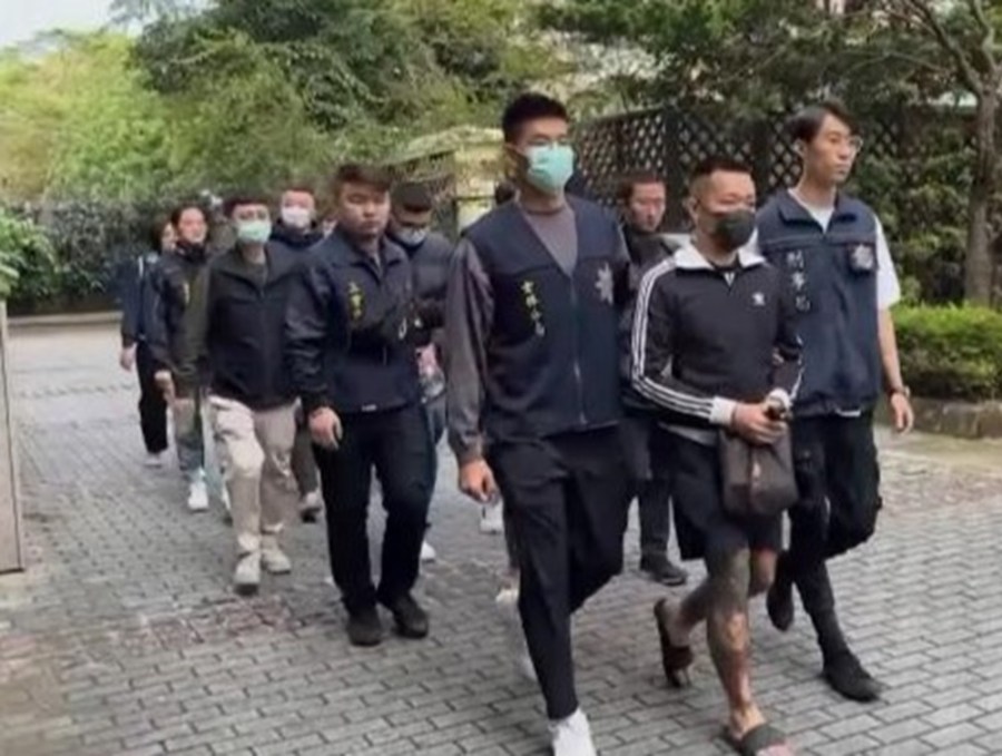 誘投資股票涉詐騙2億4000萬元 警破洗錢水房二波行動逮5人 234 cnews204240125a04