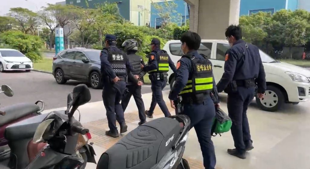 岡山警年前防搶演練 加強巡邏護民安心過好年。〈圖／翻攝畫面〉