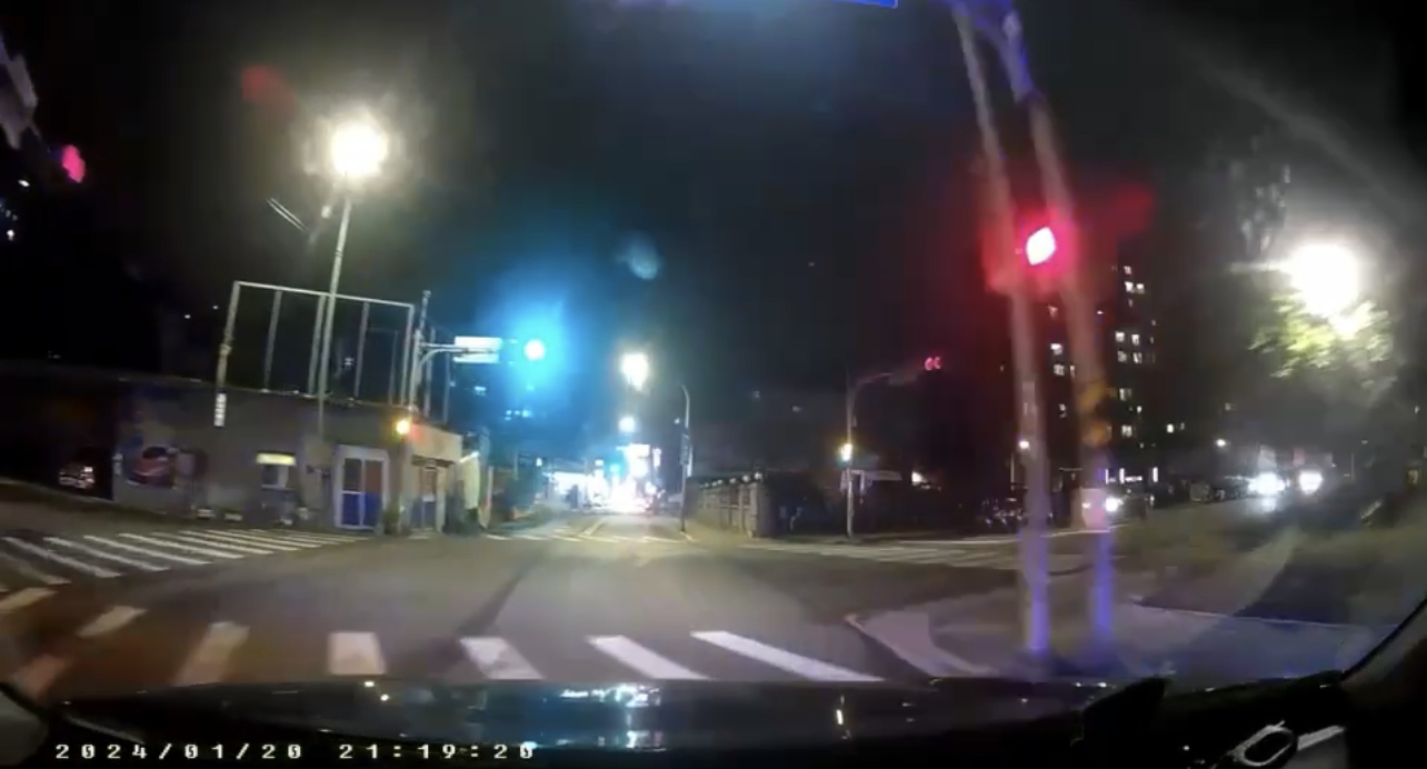 樹林員警沿路鳴笛開道護送。（記者徐煜勝翻攝）