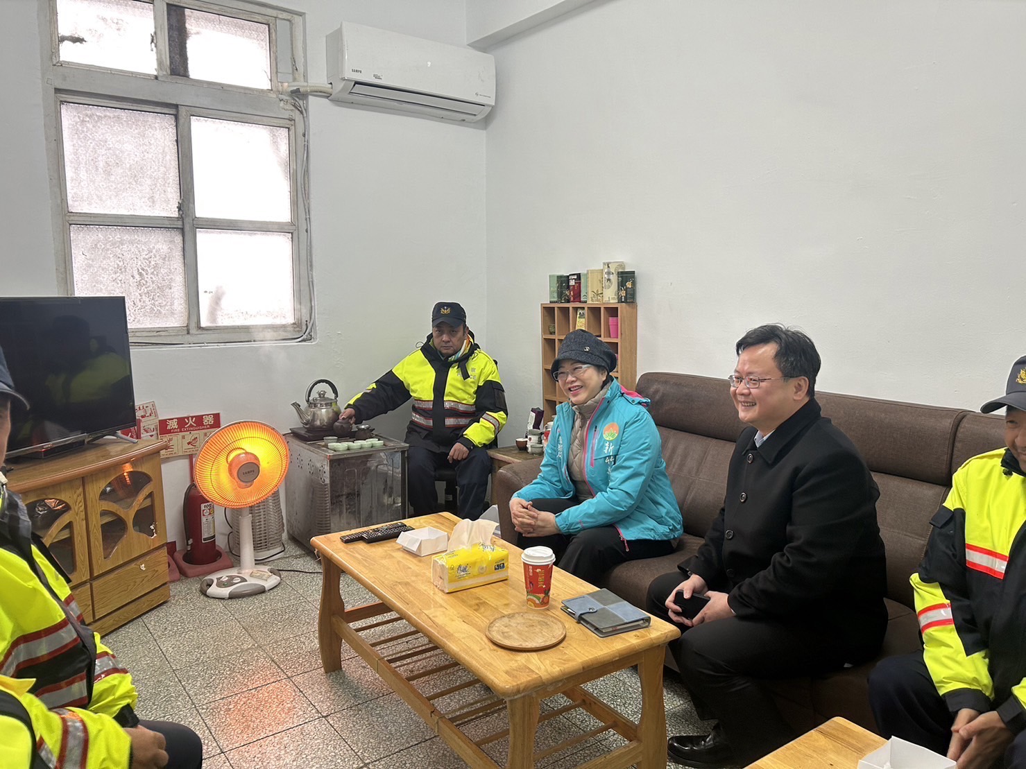 警察局長宣介慈為慰勞執行雪季勤務員警辛勞，感謝勤務期間同仁的付出與辛勞。（圖/記者林照東翻攝）