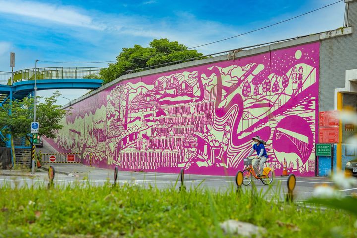 走春「騎」福 !北市河濱單車小旅行 美麗堤壁盡收眼底