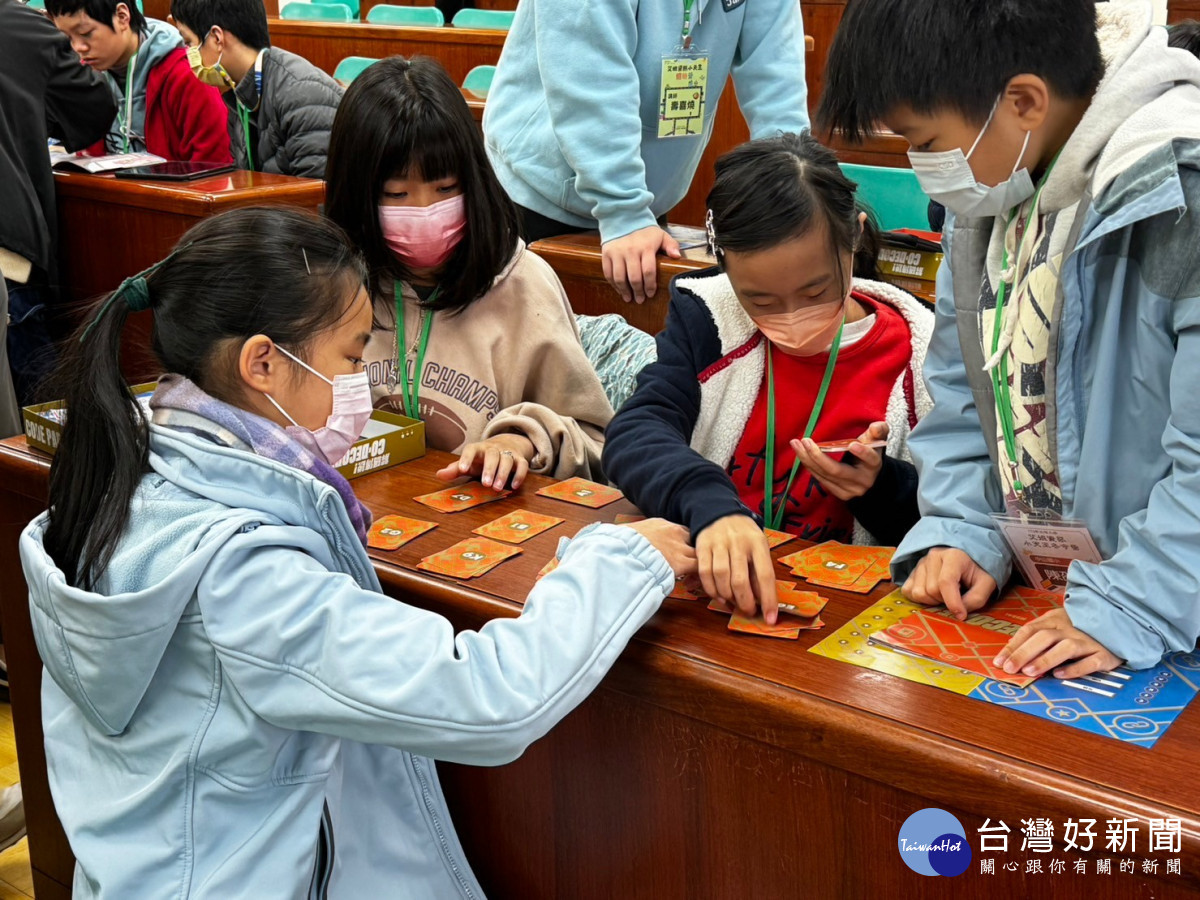 不插電程式桌遊課,透過遊戲學習程式設計的概念以及電腦運行原理