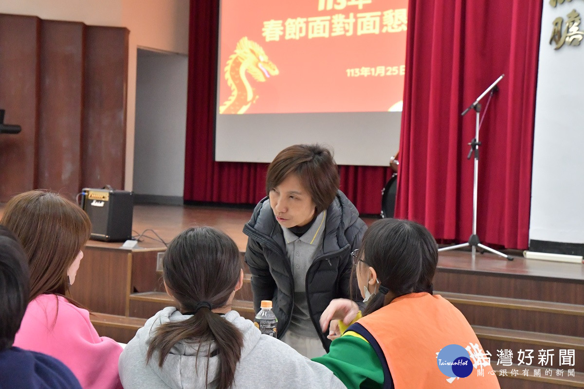 勵志中學舉辦家屬懇親活動 勵志龍貓巴士接送弱勢家庭溫暖矯正少年心
