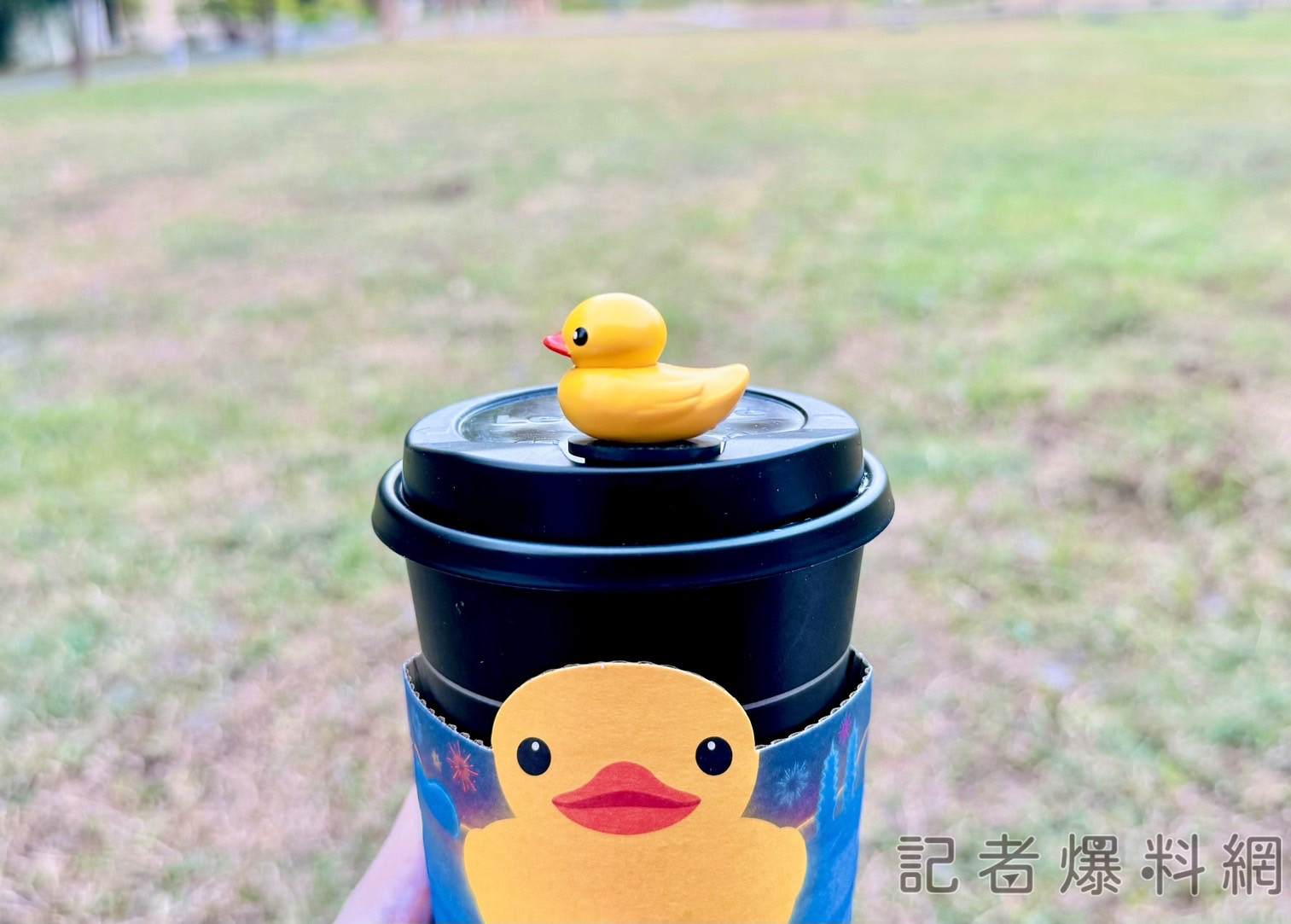 ▲黃色小鴨杯塞出現黃牛價。(圖/高市觀光局提供)