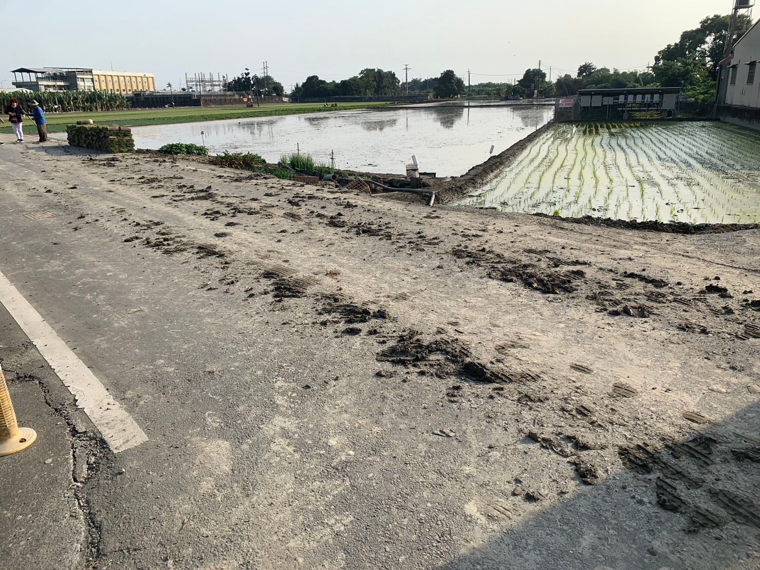春耕農忙機具污染路面嚴重　民眾陳情激增　屏縣環保局發聲了